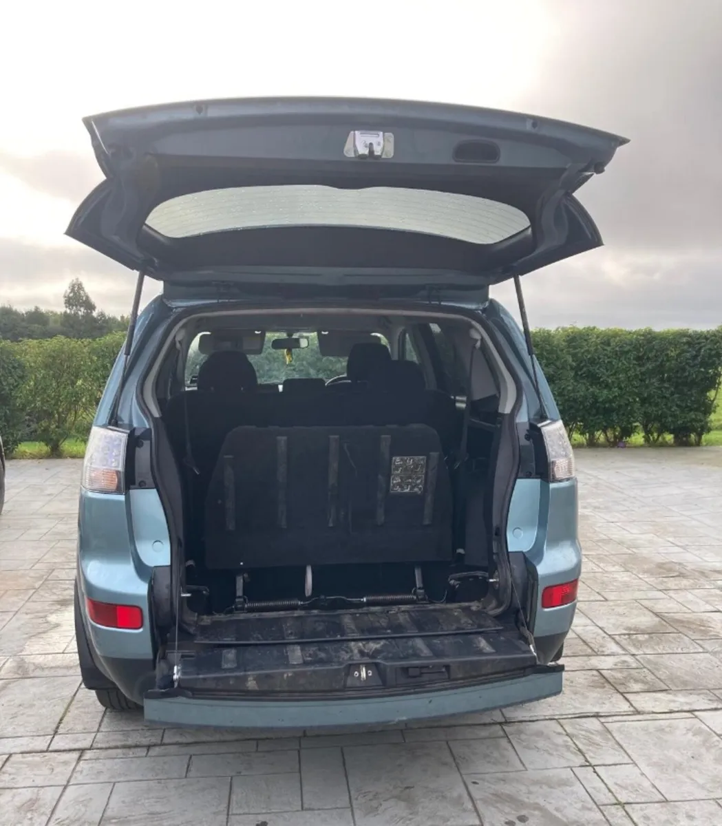 7 Seater Mitsubishi Outlander 2L Diesel 4WD - Image 4