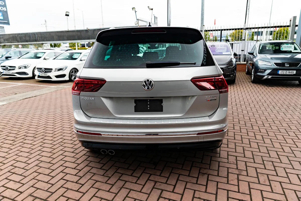 VOLKSWAGEN TIGUAN 2.0 TDI R-LINE 4-MOTION 5DR ESTA - Image 4