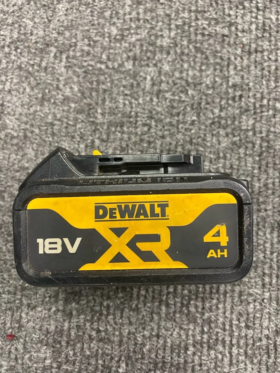 Dewalt 18V 4AH Battery - Image 2