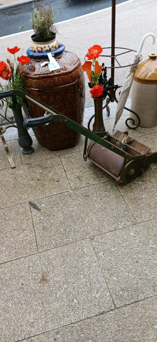 Vintage lawnmower and roller - Image 2