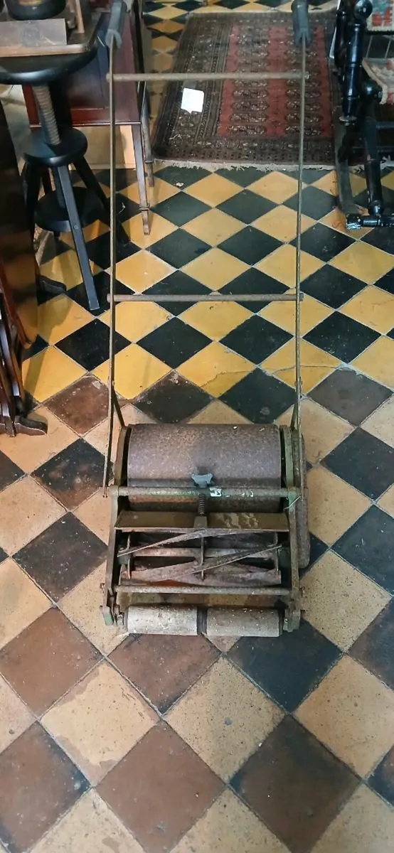 Vintage lawnmower and roller - Image 4