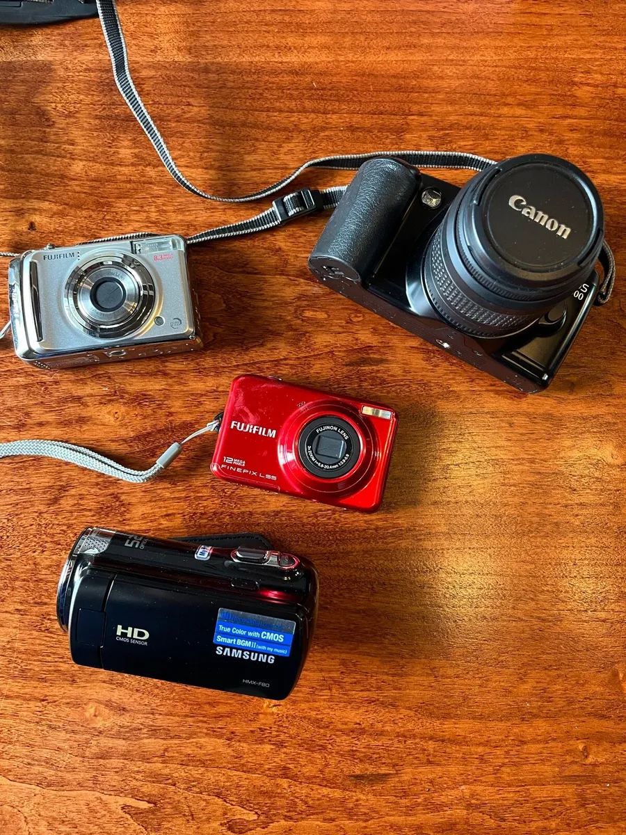 Cameras and camcorders selection - Image 1