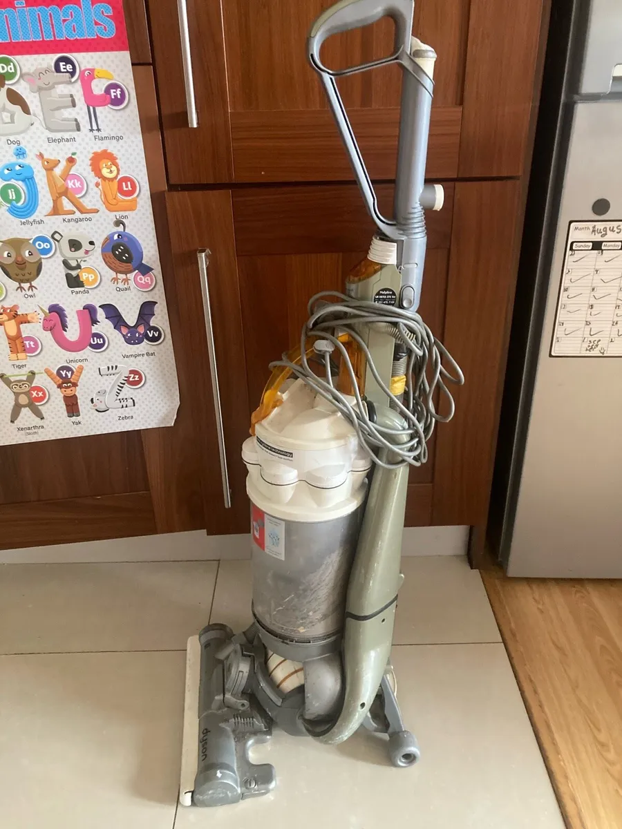 Dyson dc 15 hoover - Image 1