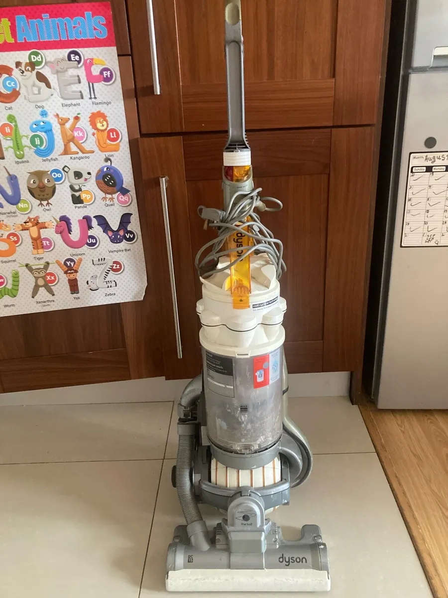 Dyson dc 15 hoover - Image 2
