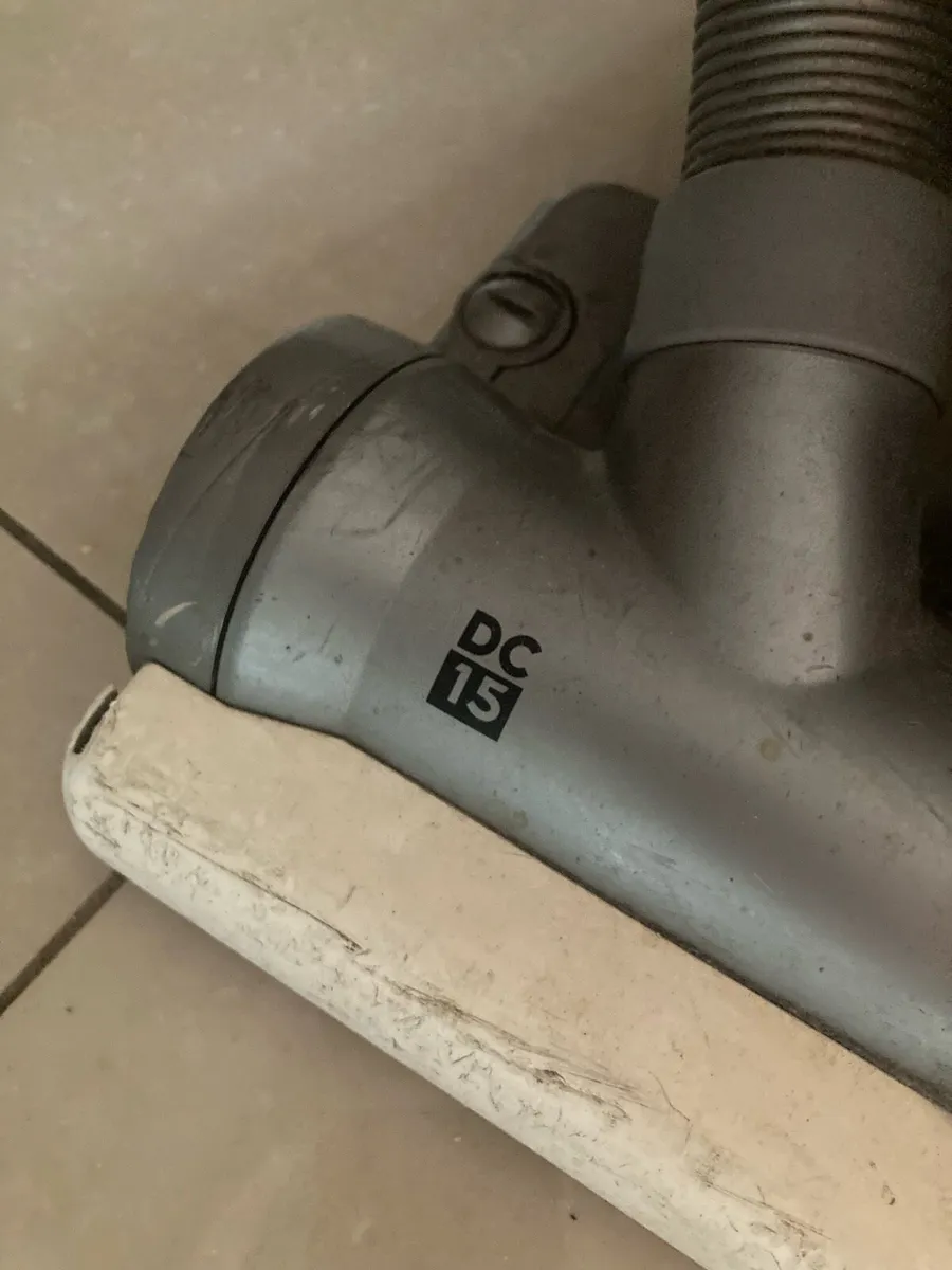 Dyson dc 15 hoover - Image 3