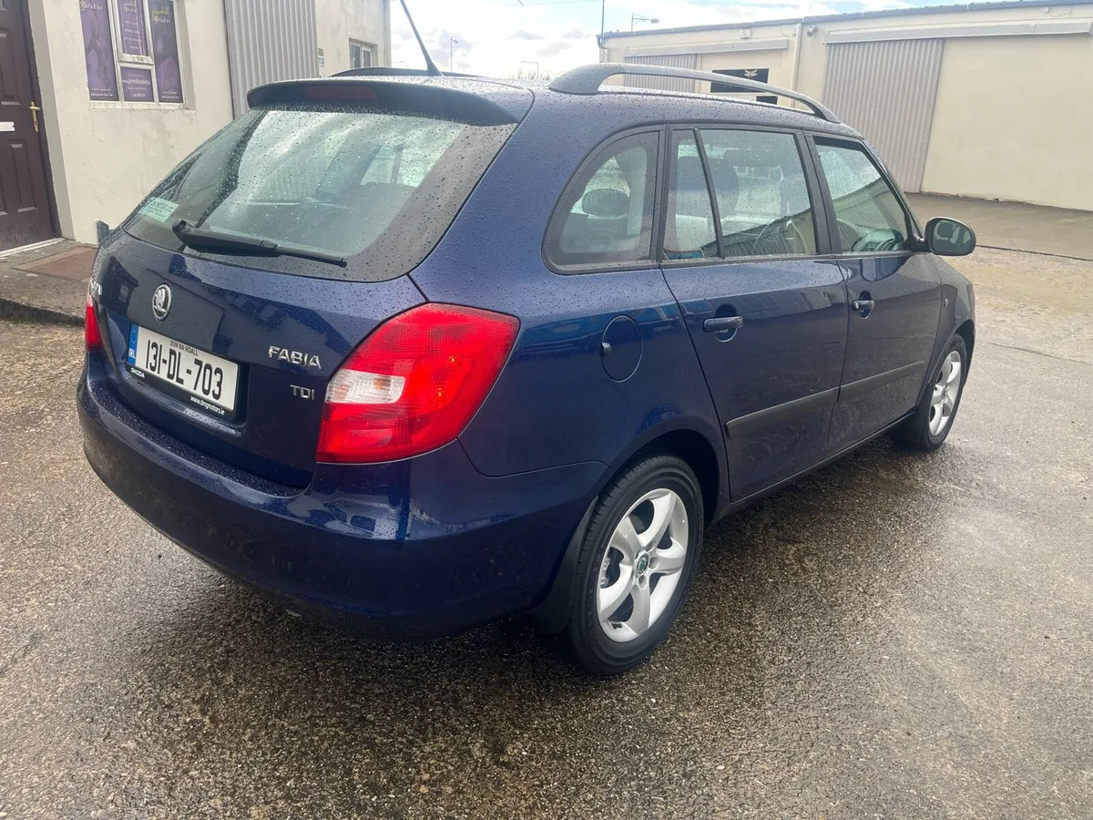 2013 Skoda fabia 1.6 DIESEL - Image 4