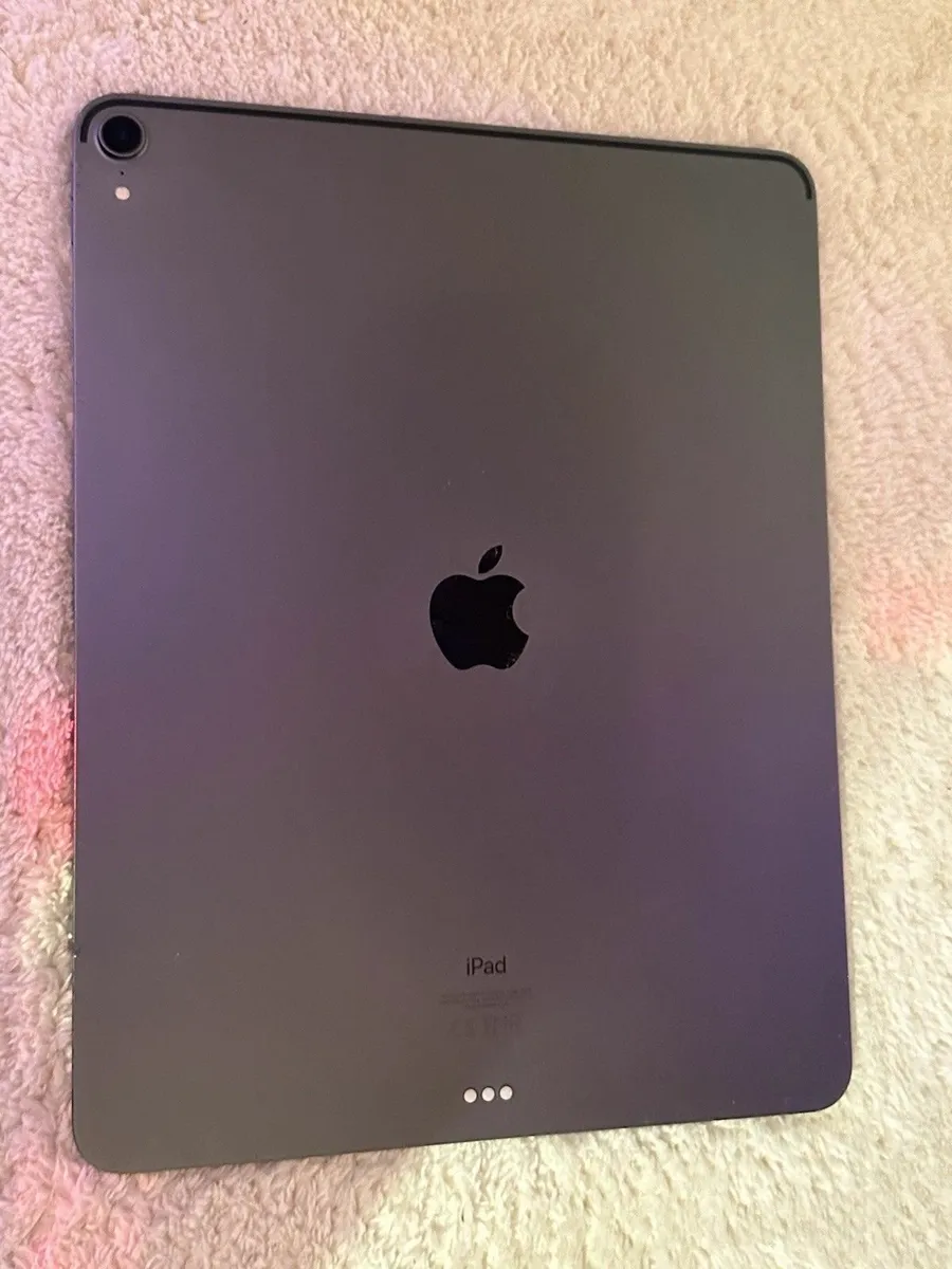 iPad Pro 3rd Gen. 128GB, Wi-Fi, 12.9 in - Image 2
