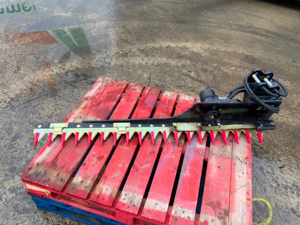 MINI DIGGER FINGER BAR HEDGE TRIMMER.....239w - Image 3