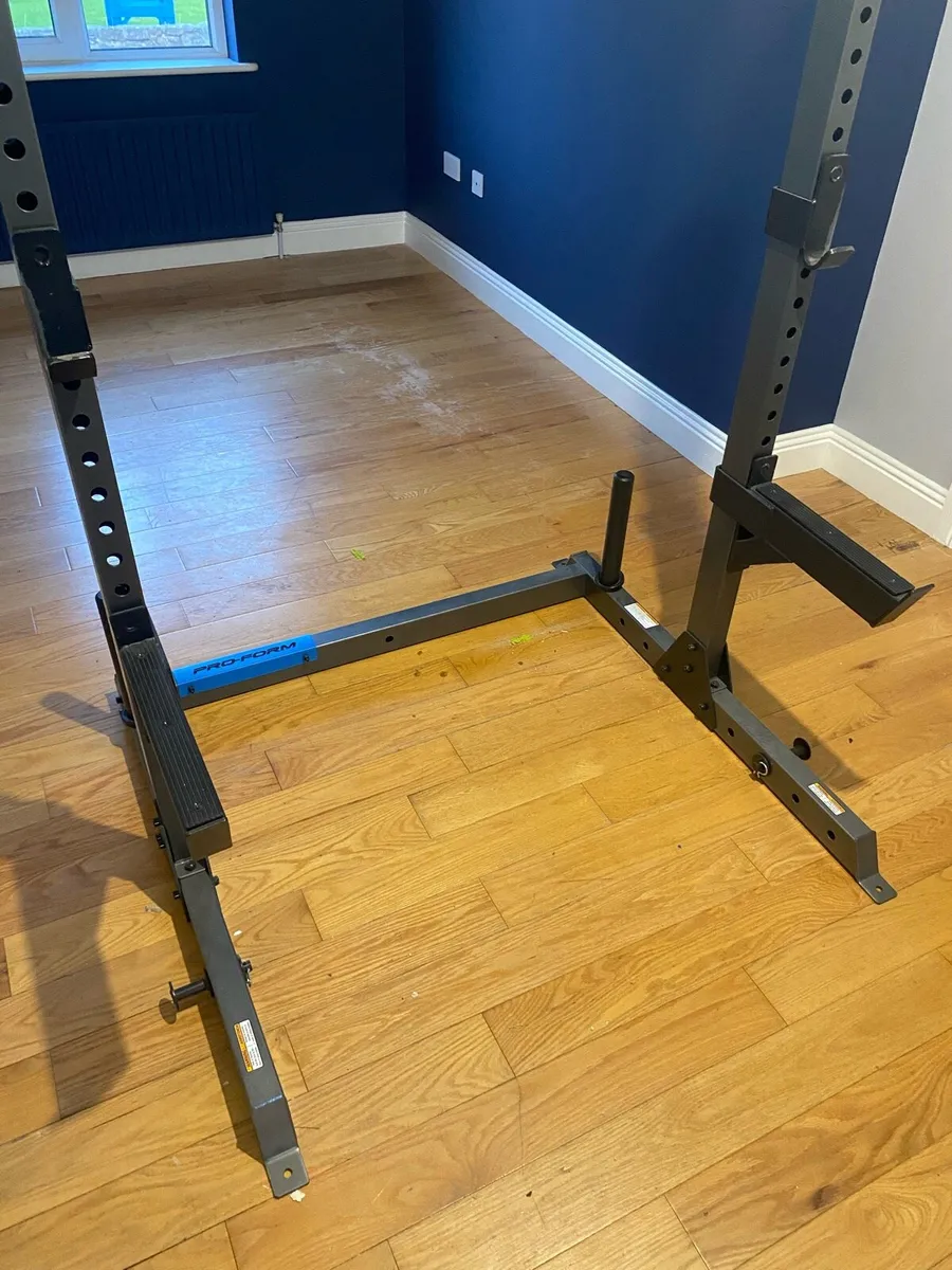 Bench and squat rack - Image 1