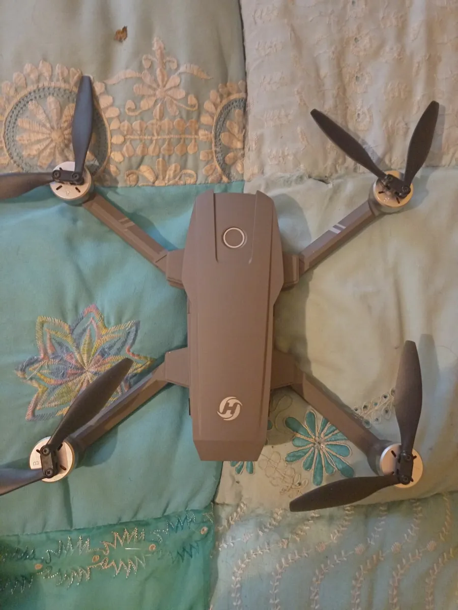 Holy Stone HS720 4k Drone with accessories. - Image 3