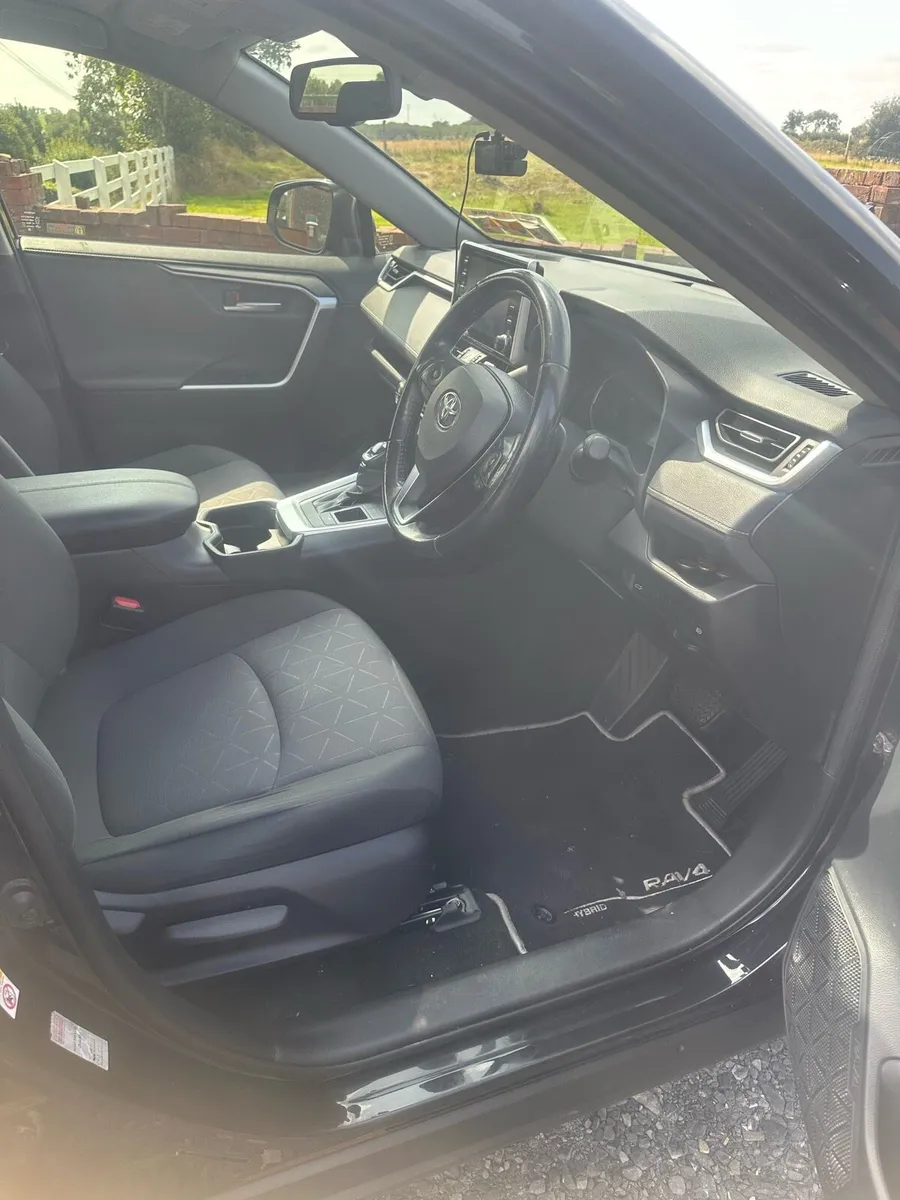 Rav 4 hybrid - Image 2