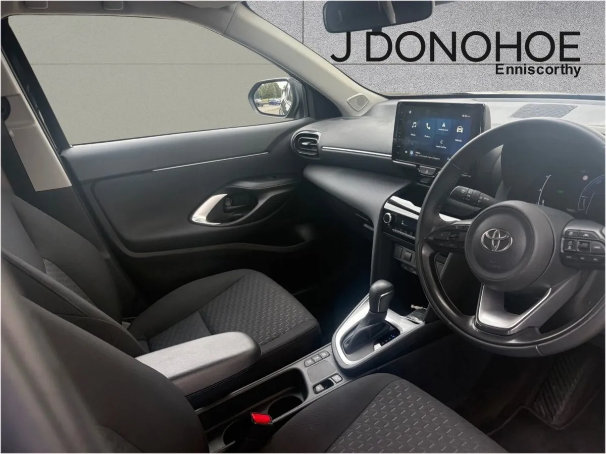 Toyota Yaris Cross 1.5 Hybrid Luna - Image 3