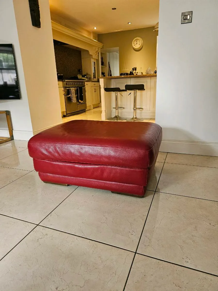 Natuzzi top grade leather Ottoman - Image 1