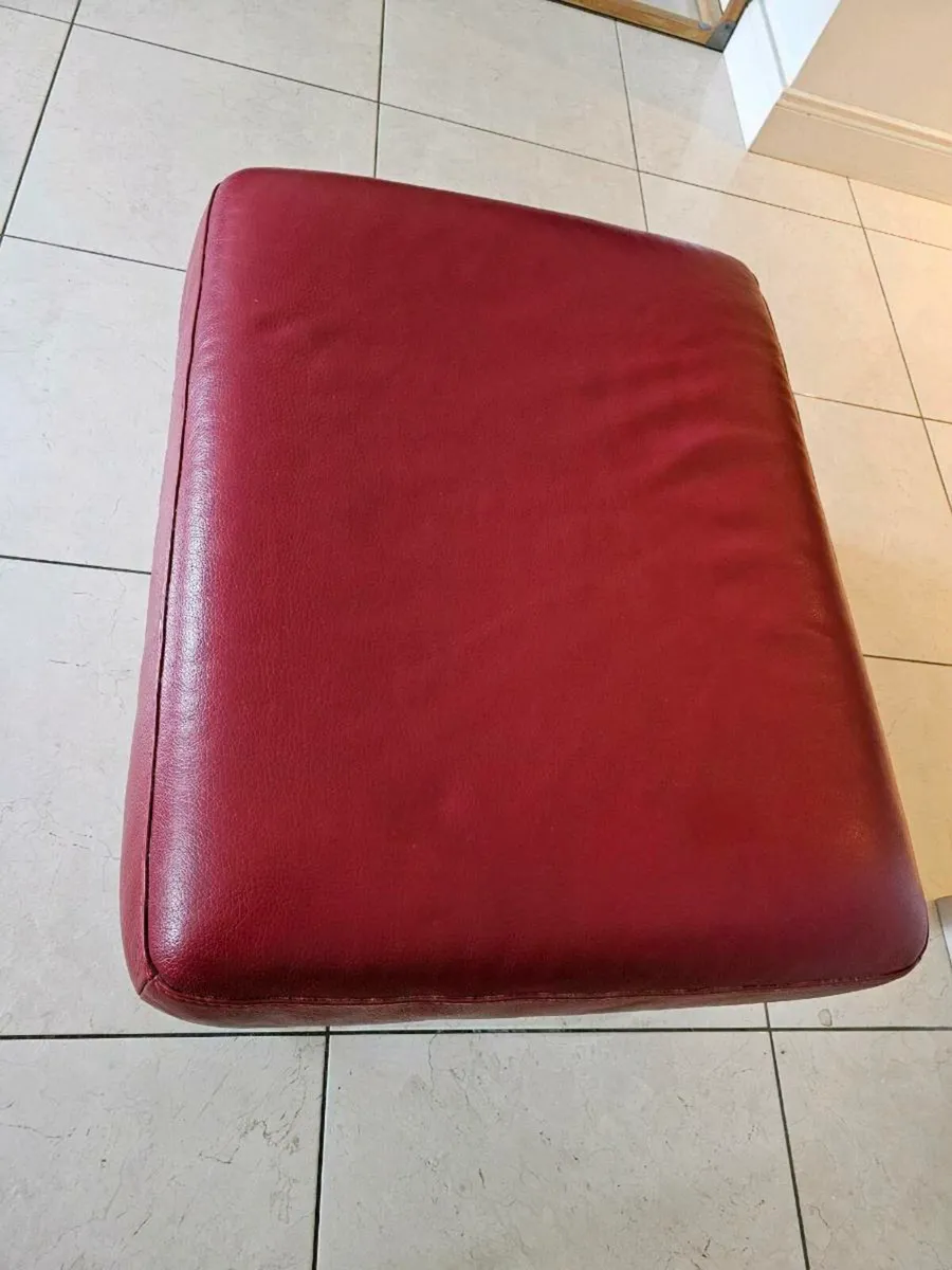 Natuzzi top grade leather Ottoman - Image 3