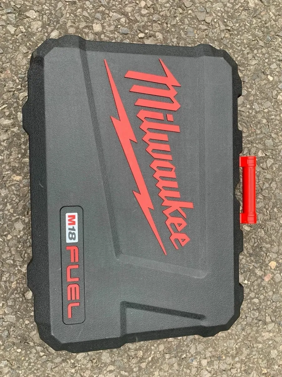 Milwaukee M18 Fuel Fencing Stapler - Image 2