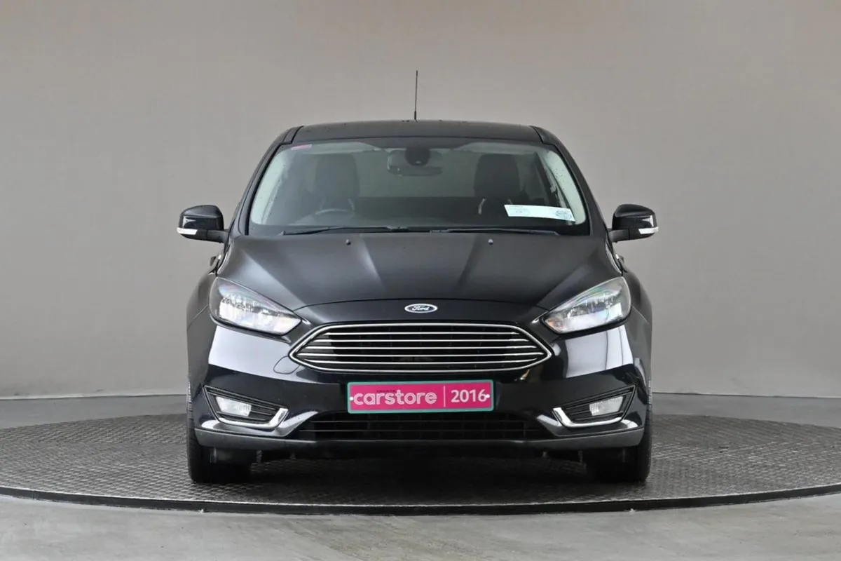 Ford Focus 1.6 Tdci 95bhp 6spd Titanium  reverse - Image 2