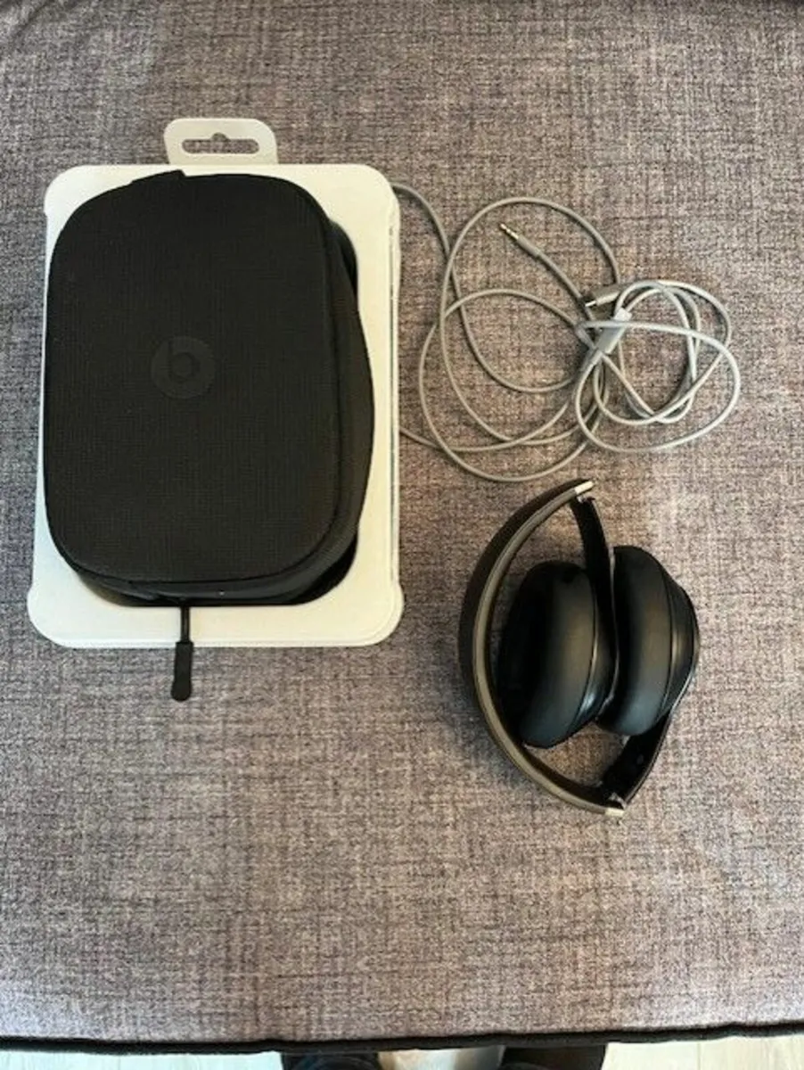 beats studio pro headphones - Image 1