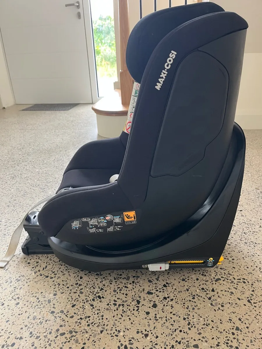 Maxi Cosi 360 Car Seat - Image 3