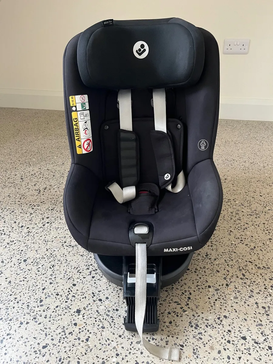 Maxi Cosi 360 Car Seat - Image 1