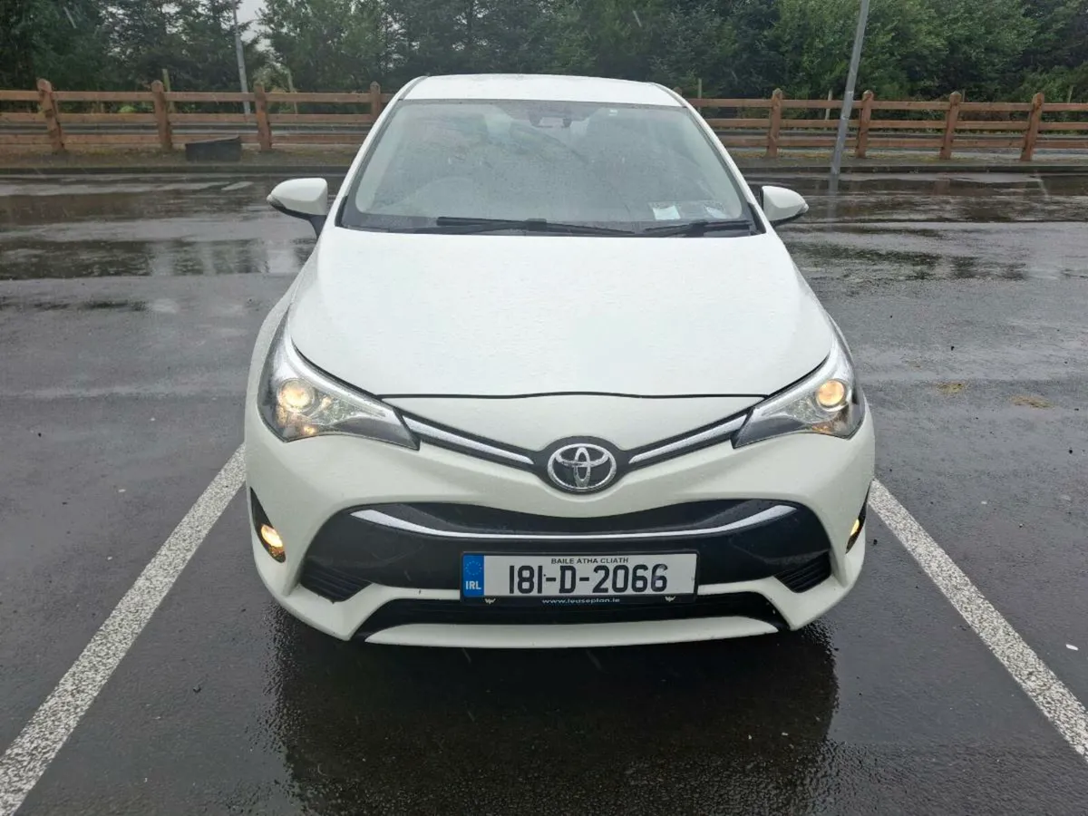 181 toyota Avensis aura white - Image 1