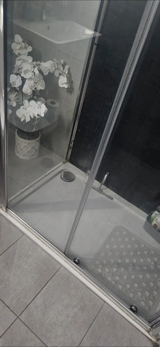 Corner shower door  enclosure - Image 1