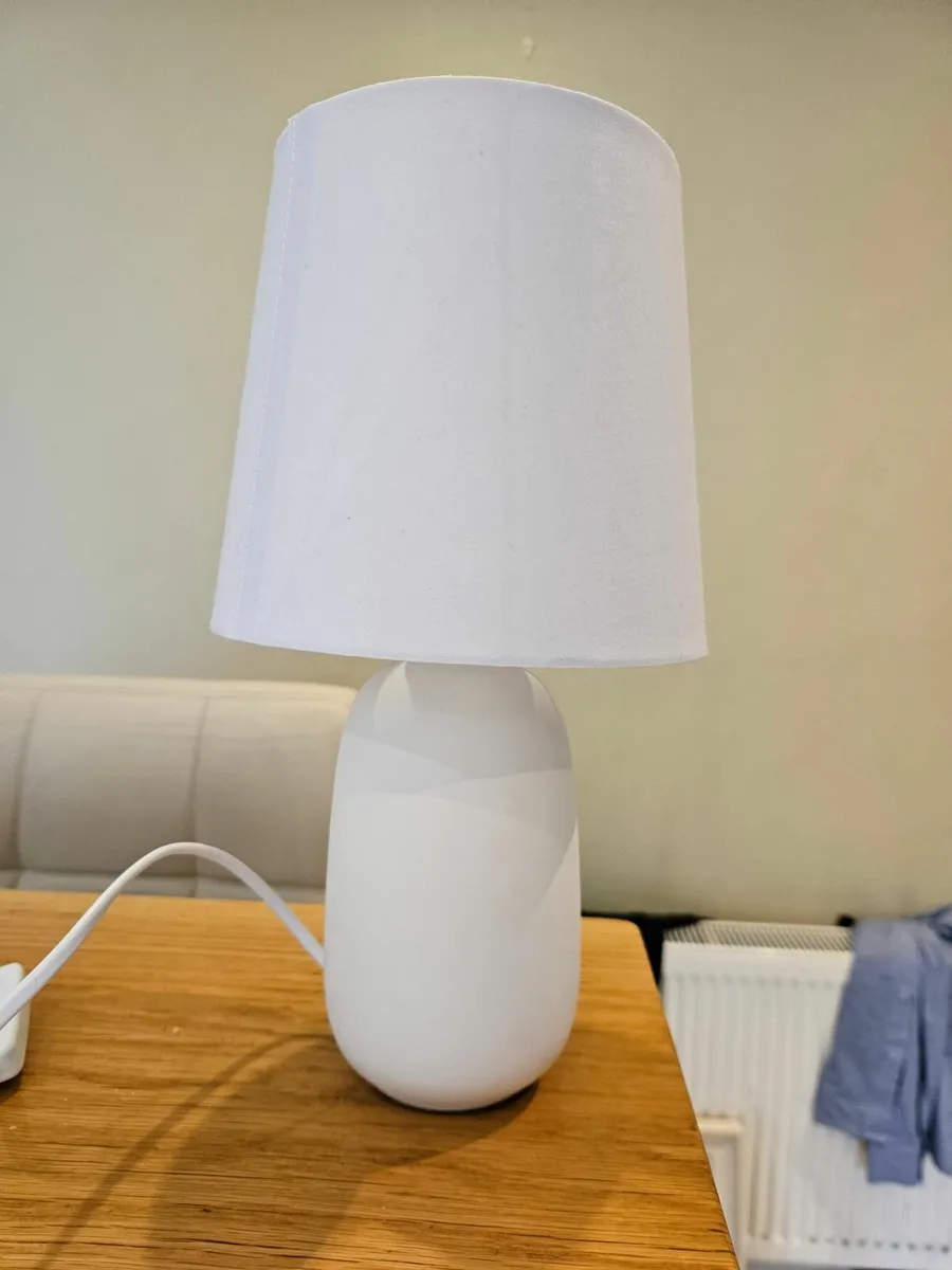 White table lamp - Image 1