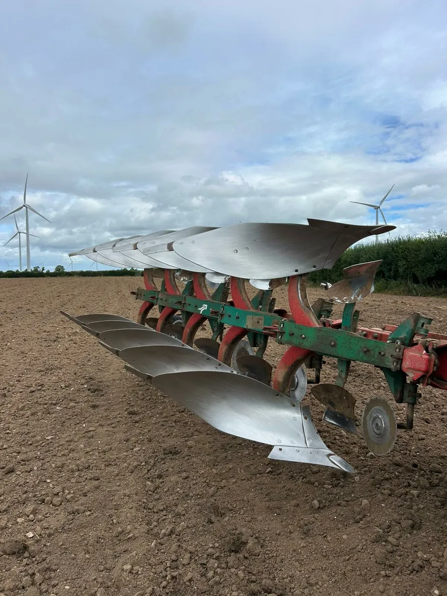 Kvernland 5 furrow - Image 1