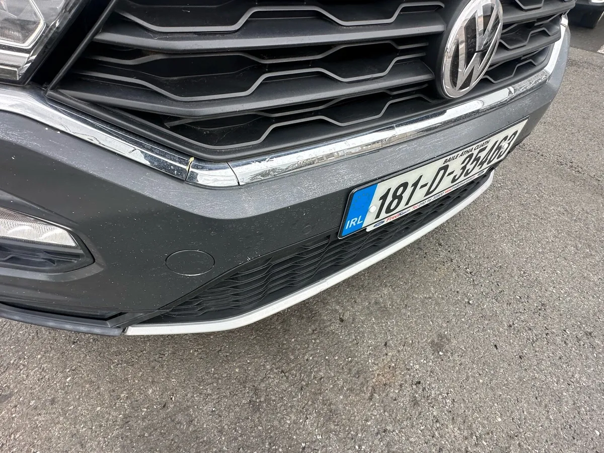 18 Volkswagen T roc - Image 2