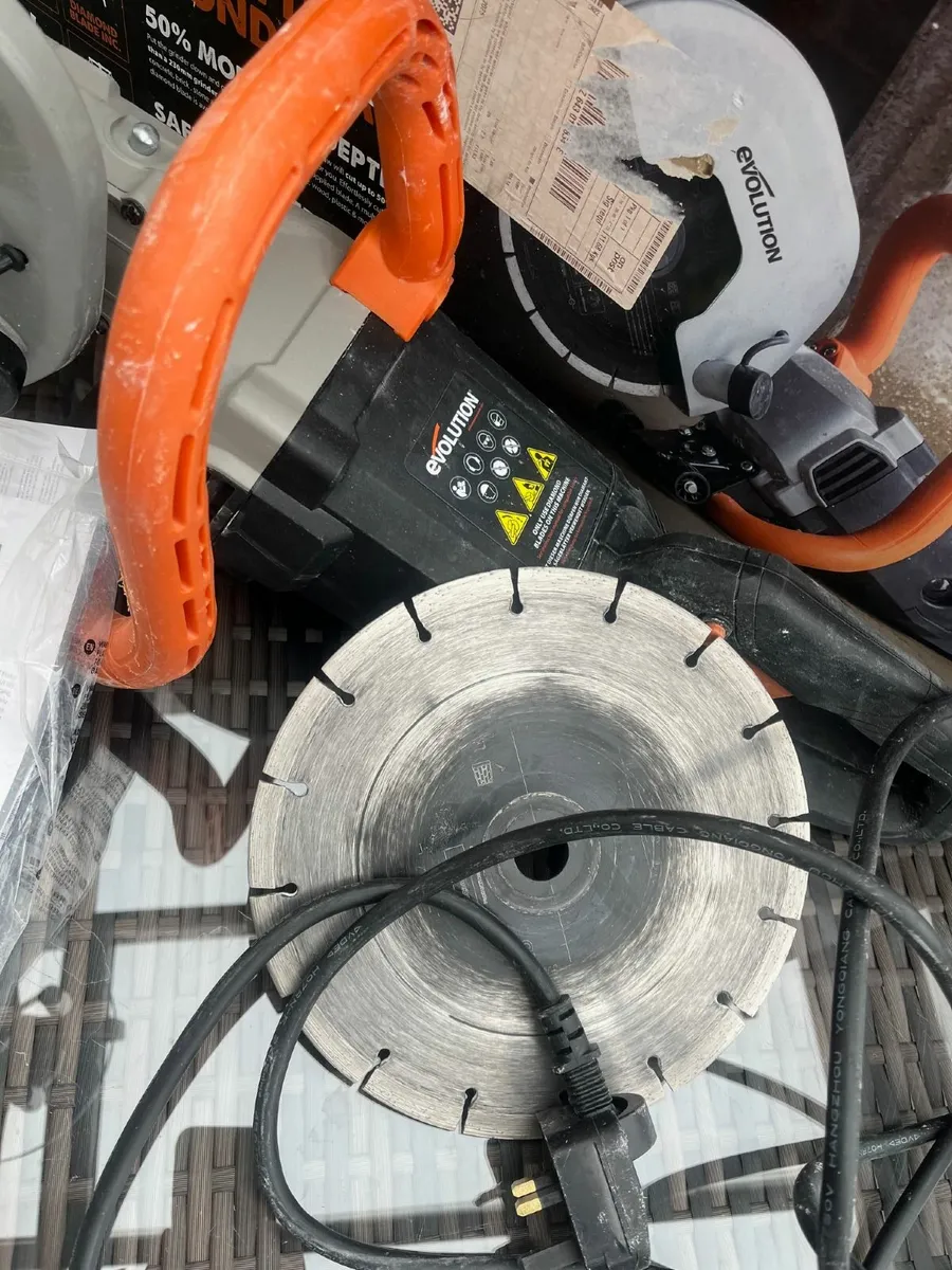 Saw - Image 2