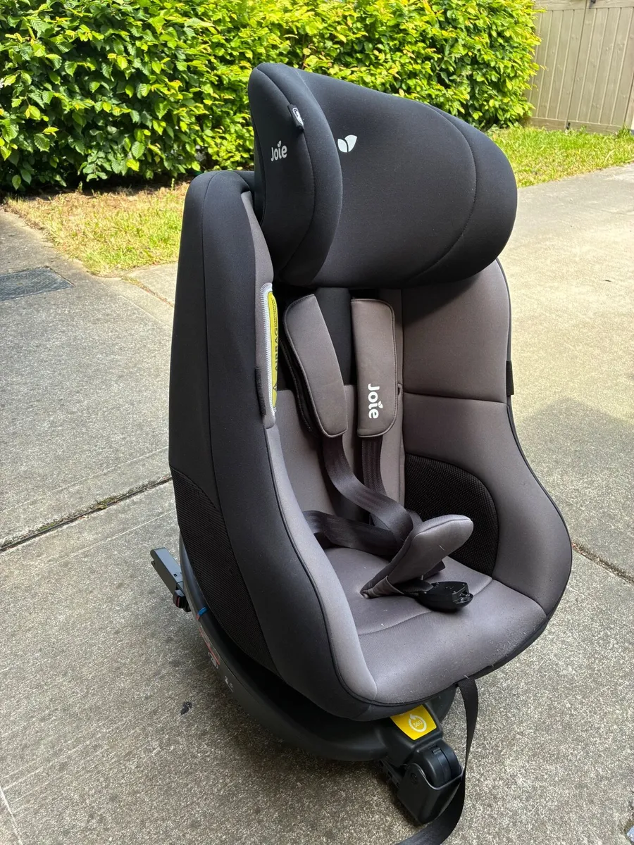 Joie 360 spin car seat - Image 1