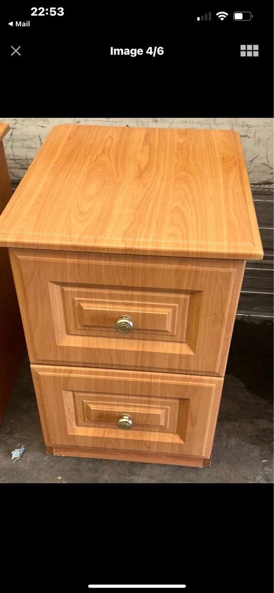 2 BEDSIDE LOCKERS - Image 4