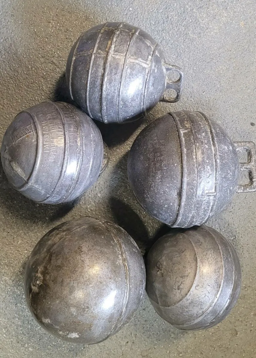 Vintage fishing buoys - Image 1