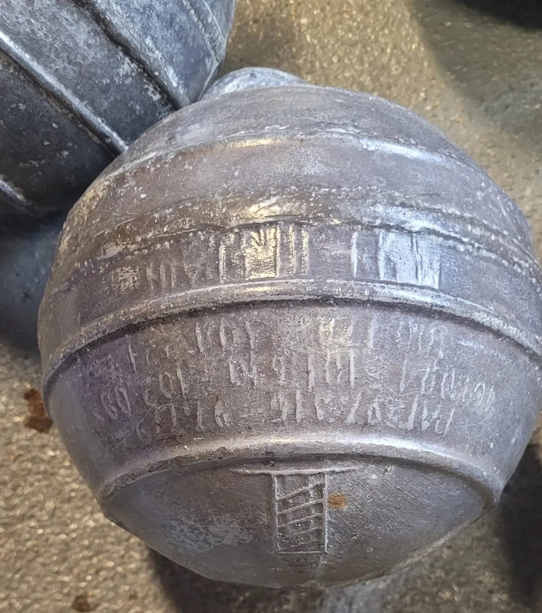Vintage fishing buoys - Image 2