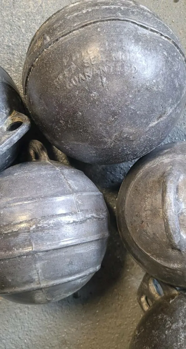 Vintage fishing buoys - Image 3