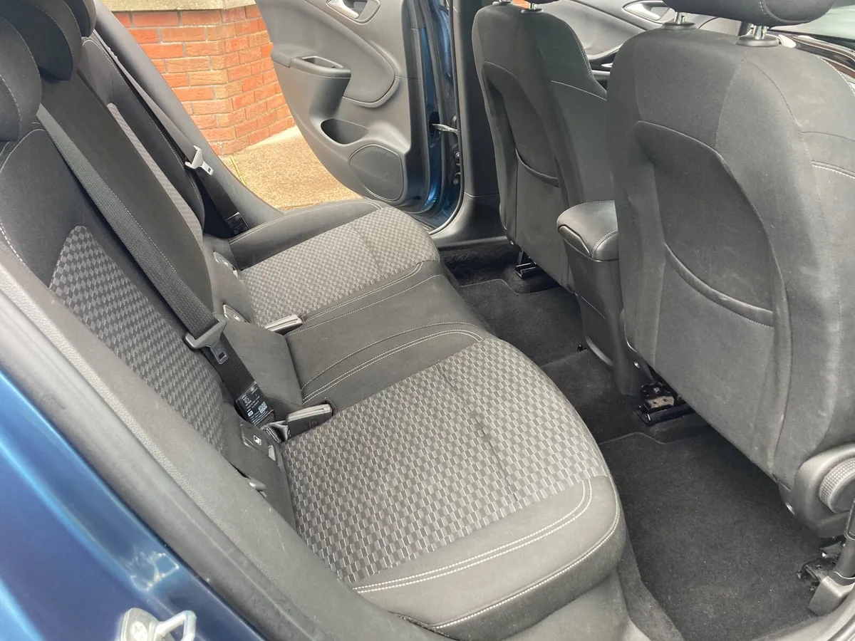 Vauxhall Astra SRI 2016 Low Mileage - Image 4