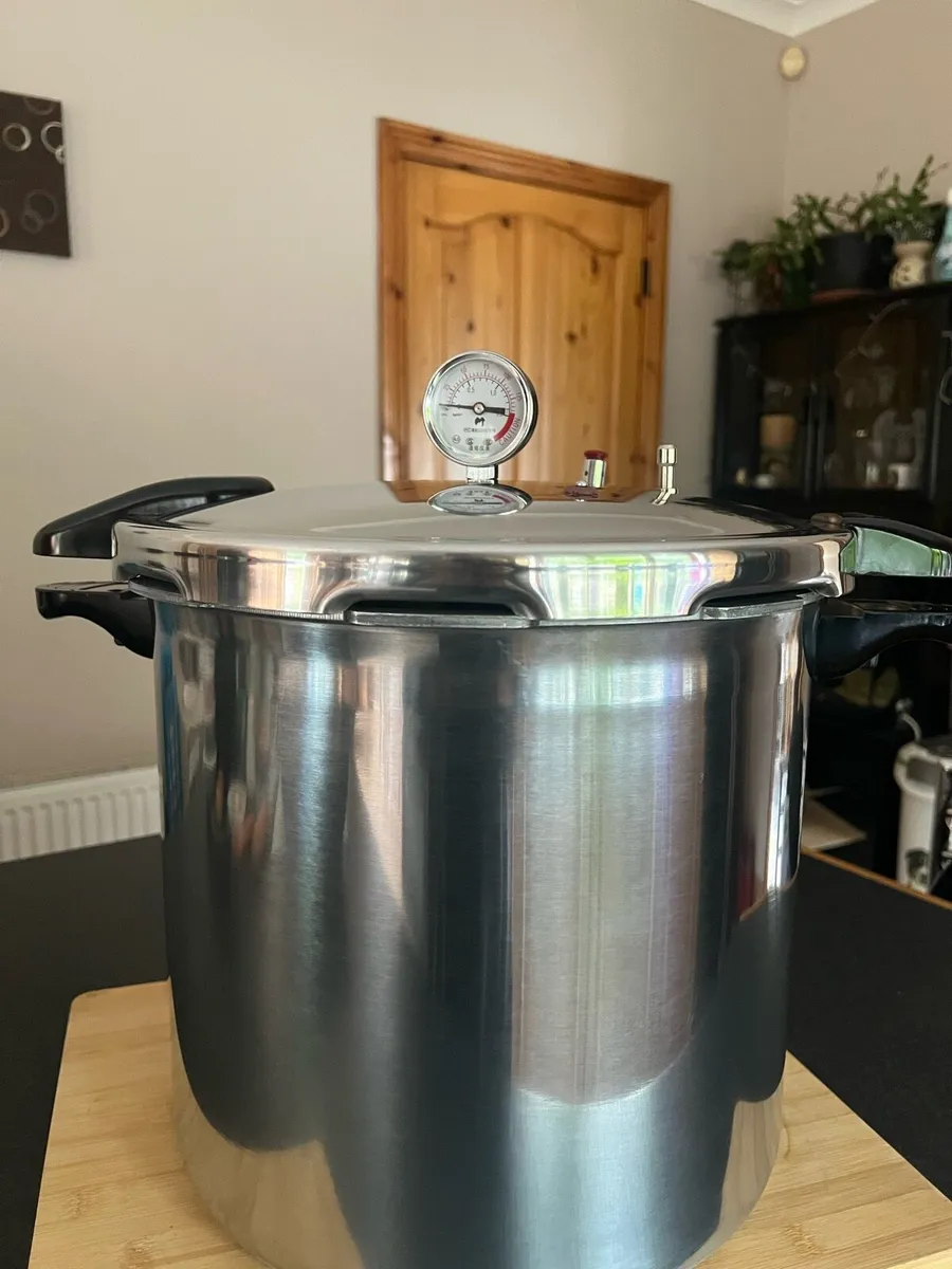 Pressure cooker/ Pressure Canner 22L - Image 1