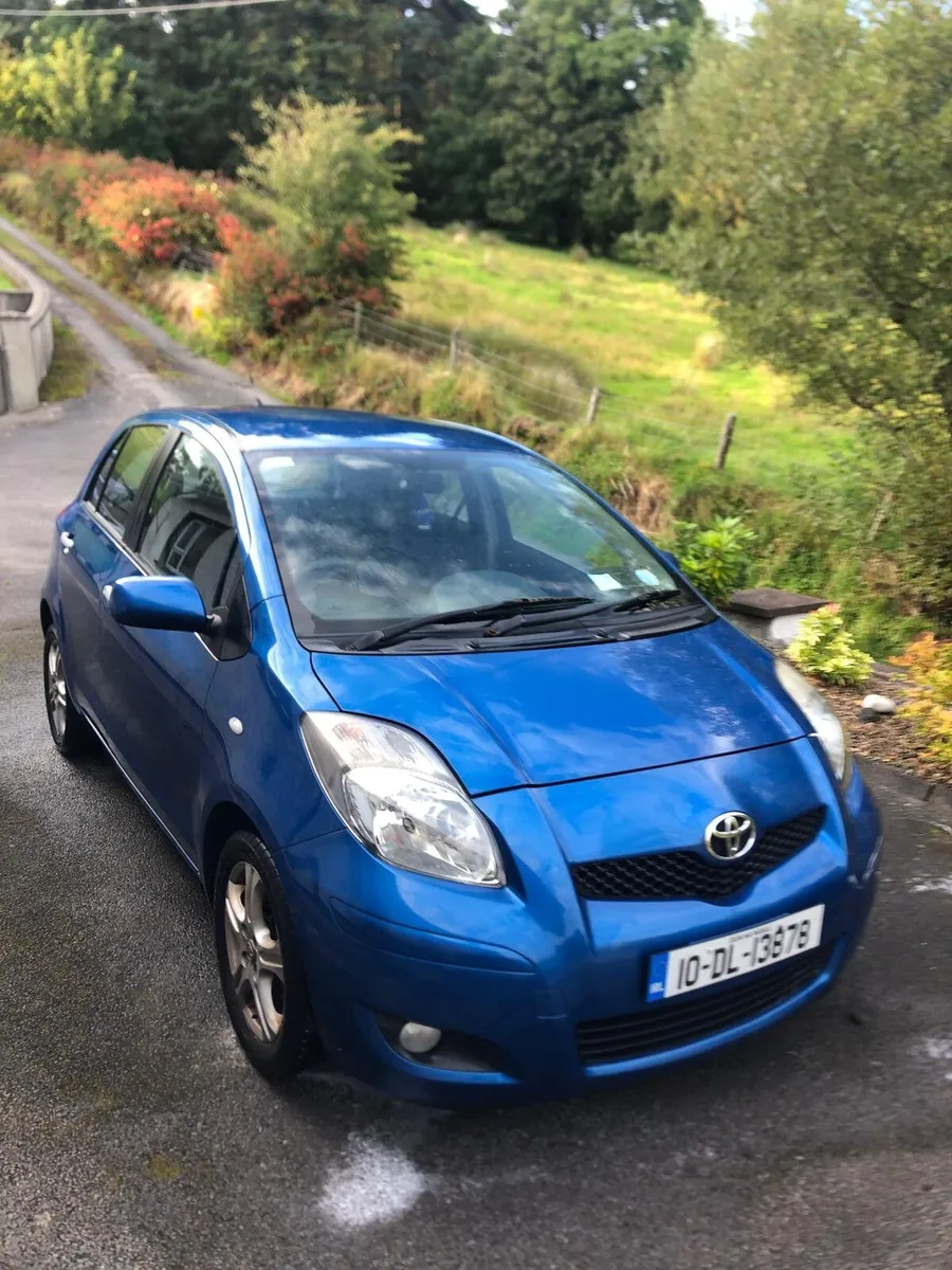 Toyota Yaris 2010 - Image 2