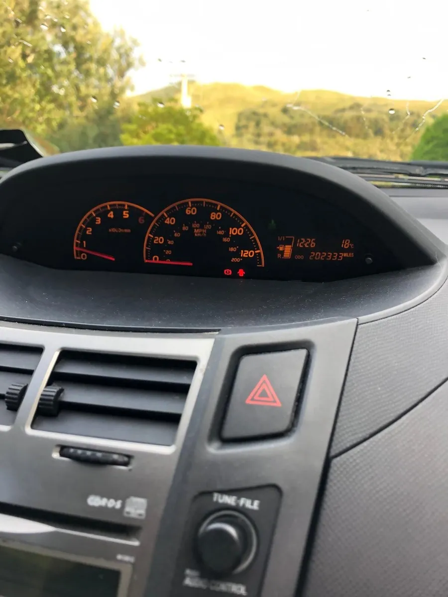 Toyota Yaris 2010 - Image 4