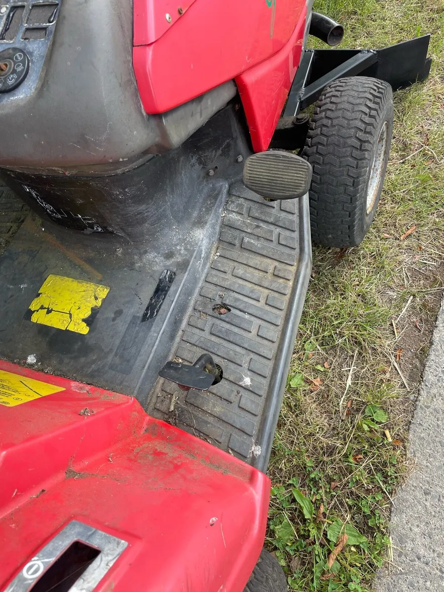 Ride On Scraper 18.5HP V twin - Image 3