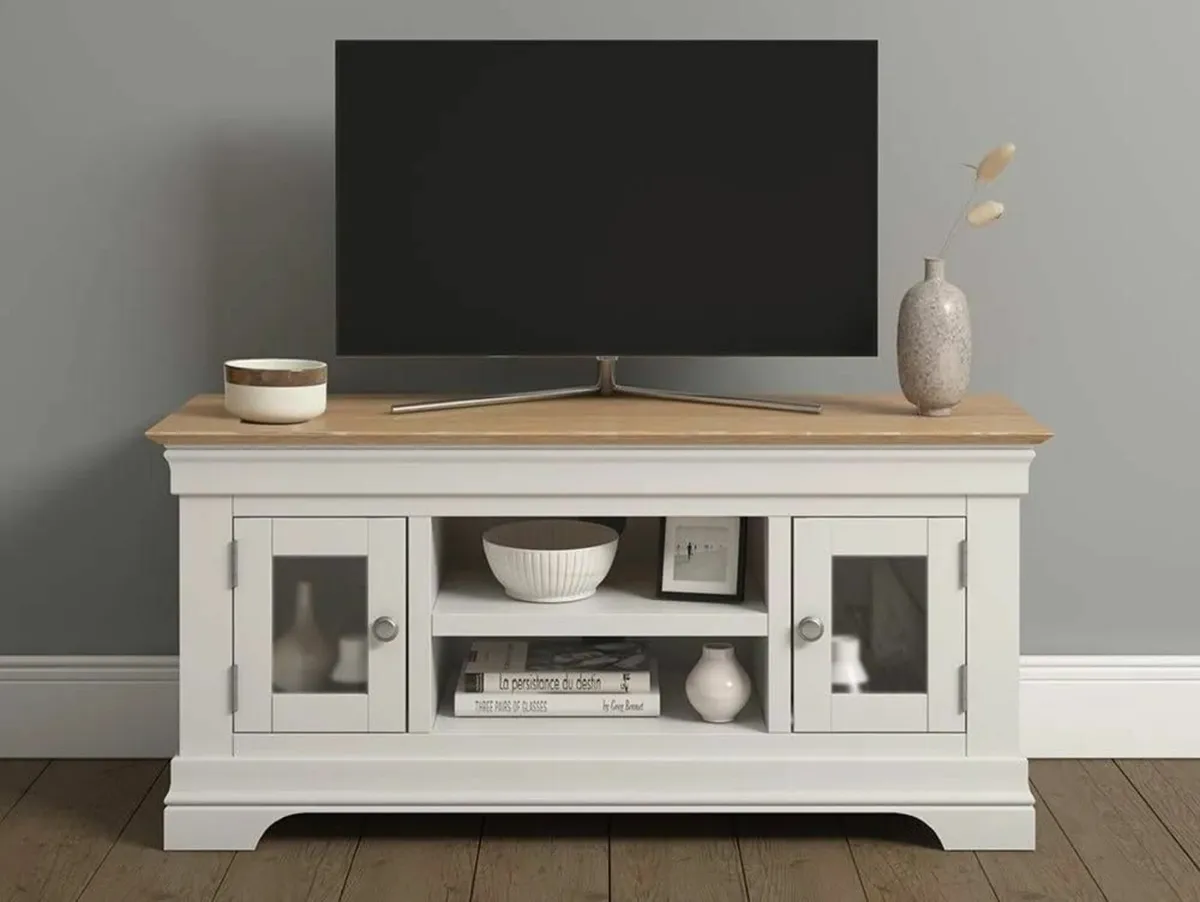 LIVING ROOM FURNITURE - Image 2