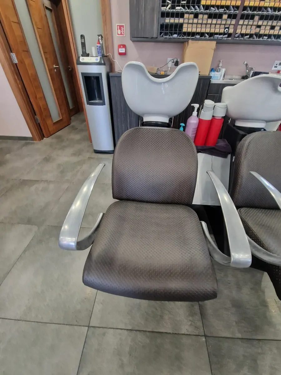 Salon furniture - Image 2