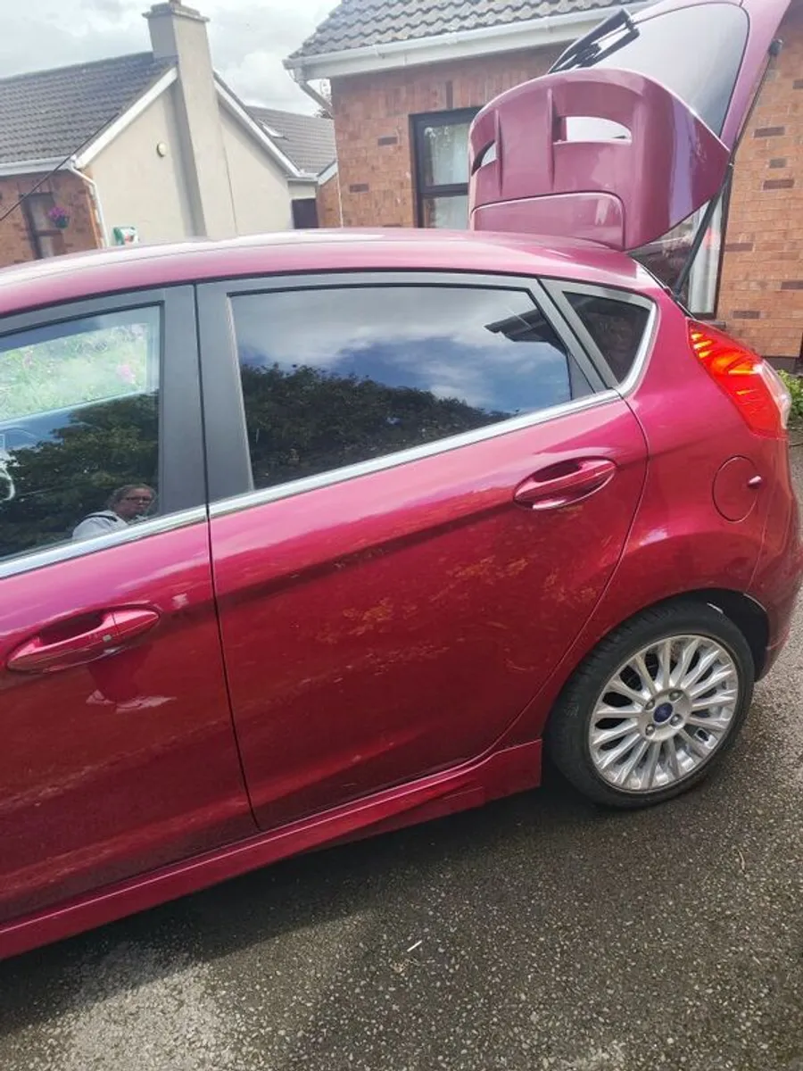 2014 Ford Fiesta - Image 2