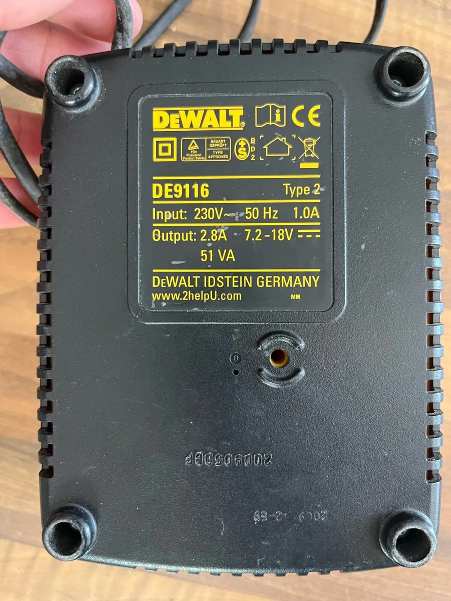 Dewalt battery charger - Image 1