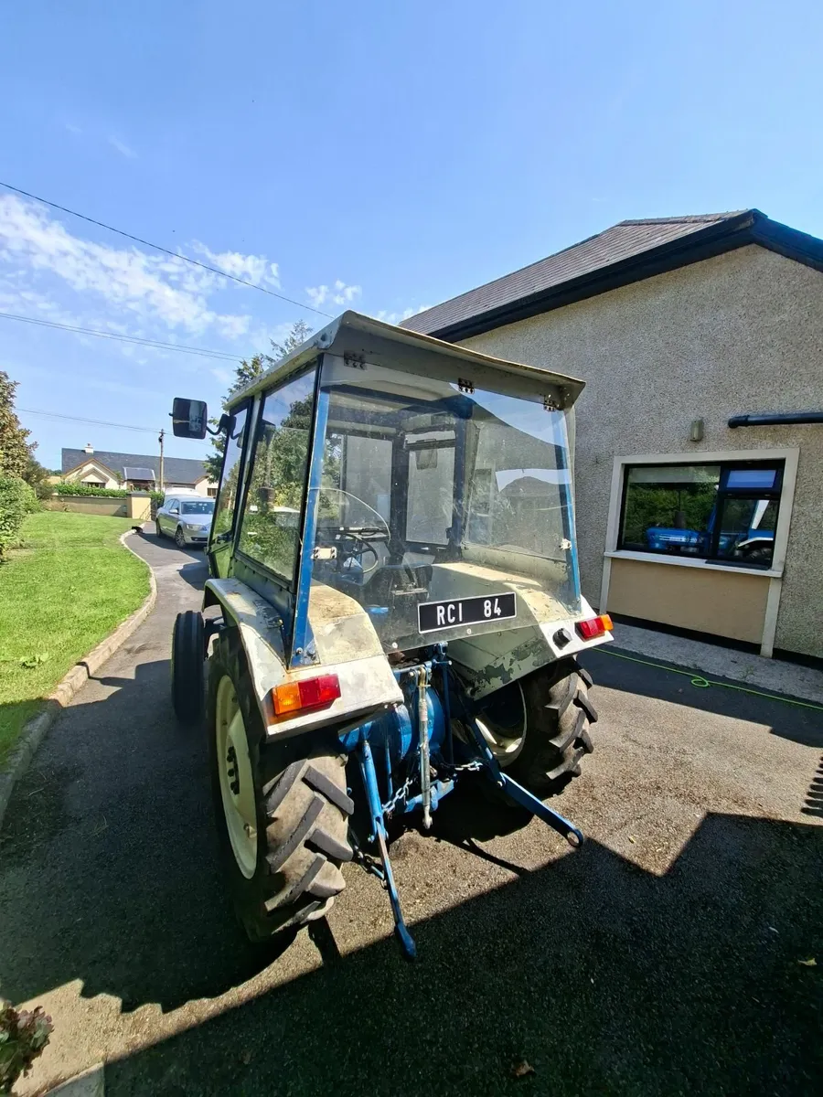 Vintage tractor - Image 3