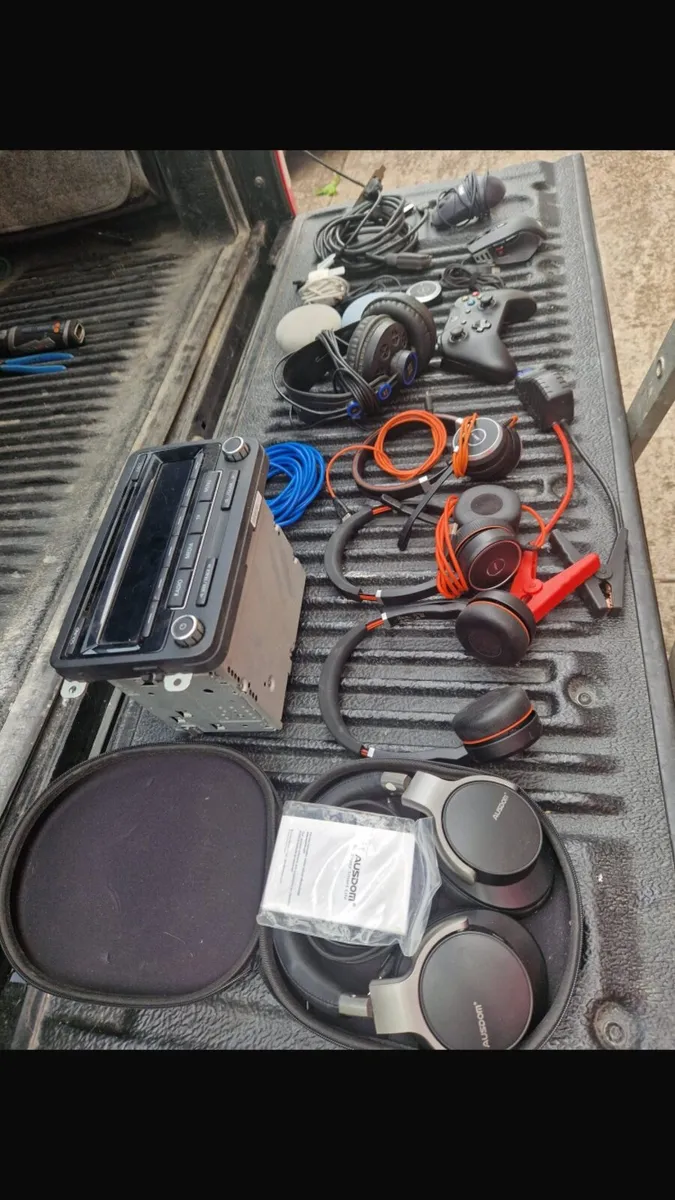Various bits- earphones, chargers, leads  etc - Image 1