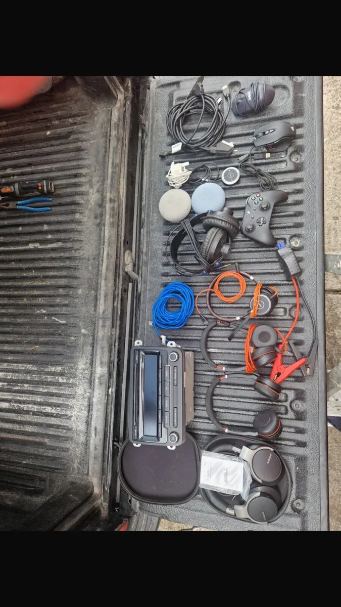 Various bits- earphones, chargers, leads  etc - Image 2