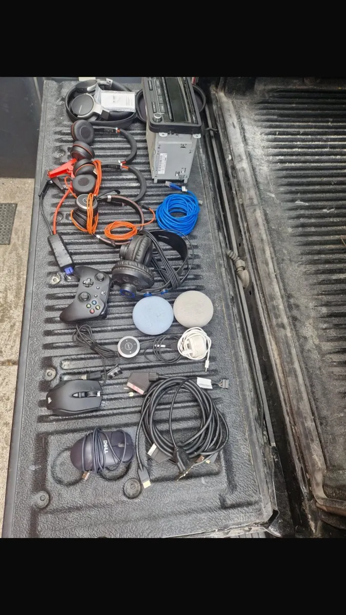 Various bits- earphones, chargers, leads  etc - Image 3