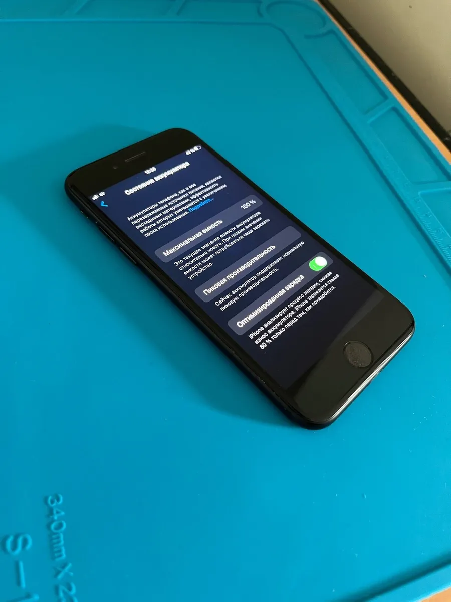 iPhone 7 in good condition with new battery - Image 1
