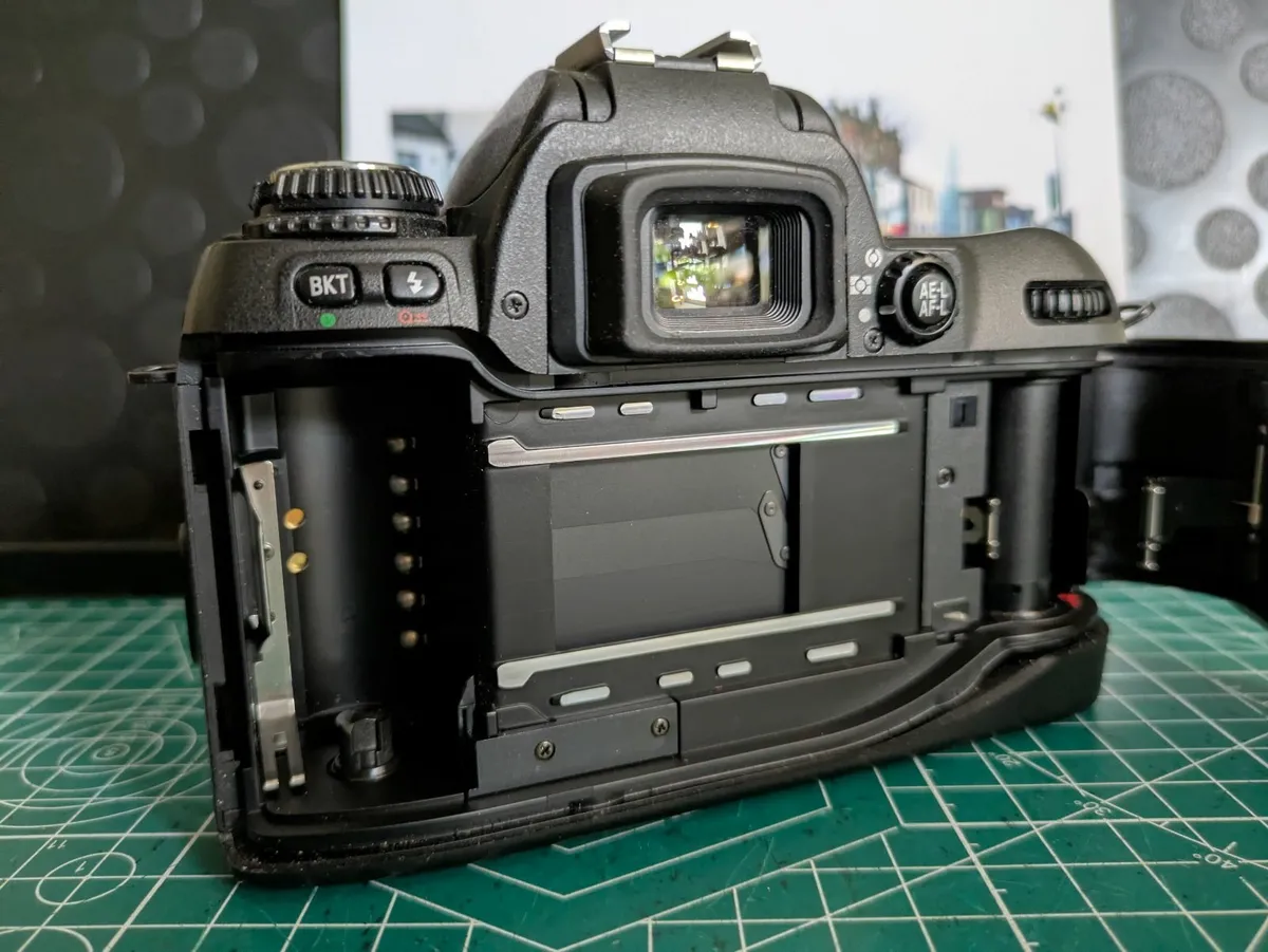 🎞️ Nikon F80+grip+Sigma 28-200mm zoom lens - Image 3