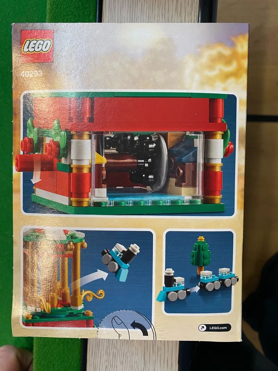 LEGO Seasonal Christmas Carousel (40293) - Image 2